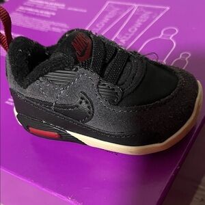 Nike Toddler Black and Red Low-Top Sneaker